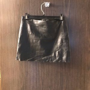 BCBG real leather mini skirt-black